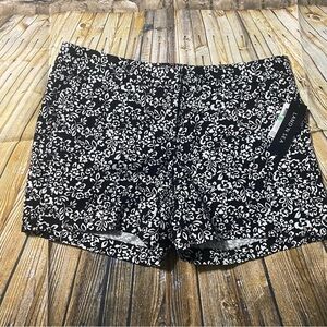 NWT Land’N Sea Black White Floral Cotton Stretch Shorts